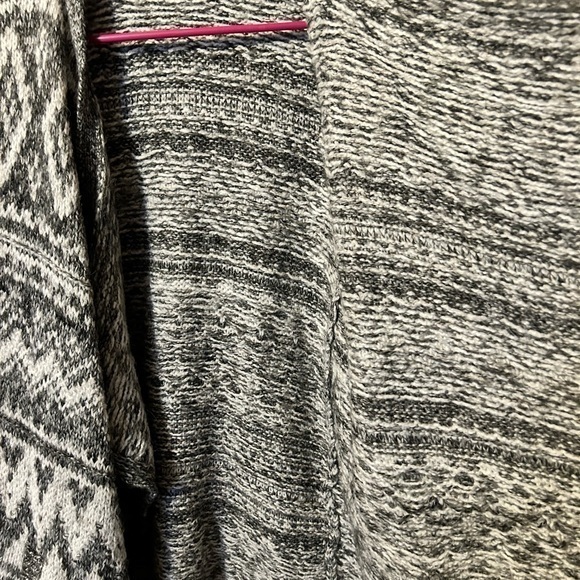 Abercrombie‎ & Fitch Open Gray and White Cardigan size Medium - Picture 4 of 4